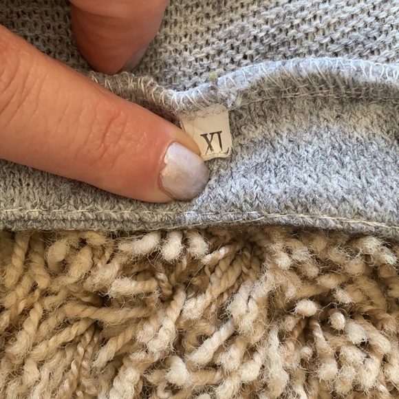 Sweater - Picture 3 of 4